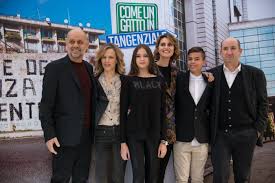 Uscito al cinema nel 2017 arriva su canale 5 giovedì 30 gennaio alle 21.40 il film diretto da riccardo milani (dietro la macchina da presa anche per mamma o papà? 9whhvez7wwootm