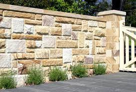 Dinding biasanya tidak menggunakan batu alam asli namun menggunakan keramik dengan motif batu alam. 10 Model Keramik Batu Alam Yang Menawan Mata