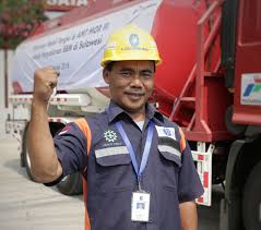 Pt pertamina lubricants yang dikenal sebagai anak perusahaan pt pertamina (persero) yang memiliki bidang bisnis industri pelumas atau oli mesin motor maupun mobil. Awak Mobil Tangki Pertamina Tugas Kemana Saja Kami Siap Pertamina