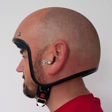 Der Moderne Mann Von Heute Tragt Einen Glatzen Helm Helmet Cool Motorcycle Helmets Motorcycle Helmets