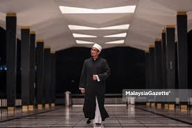 Azan oleh syeikh abdul karim al makki. Luahan Rindu Seorang Imam