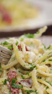 Espaguetis Carbonara En Brie Brie Carbonara Cuisine En Espaguetis Recettes De Cuisine Recette De Plat Cuisine Et Boissons