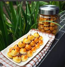 Jun 07, 2021 · masukkan gula, kayu manis dan cengkeh, masak lagi sampai selai bener² kering (selai yg kering akan membuat nastar tahan lama/tdk mudah. Resep Membuat Nastar Cengkeh Klasik Baca Resep