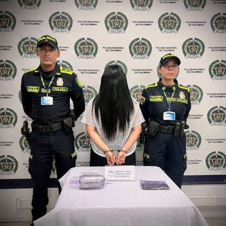 Atencion 🚨| CAPTURAN EN EL AEROPUERTO DE SAN ANDR&Eacute;S A MUJER CON COCAINA  ADHERIDA A SU CUERPO #ComunicadoPolicia 👇 La Polic&iacute;a Nacional en San  Andr&eacute;s, durante el desarrollo de actividades de control