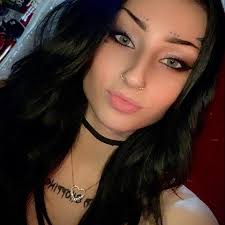 Who's your FAVORITE COUPLE⁉️ Feyre & Rhysand vs. Aelin & Rowan! . . . . .  Art Credits: IG/artby_cassmira