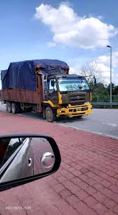 Ketua polis daerah pontian, superintendan mustafa bakri salleh, berkata kejadian jam 9 pagi itu menyebabkan isa ghani, 58, yang memandu kereta proton. Video Haram Punya Pemandu Lori Disebabkan Kau 4 Anaknya Kehilangan Ayah Driver Lori Langgar Lampu Merah Rempuh Rider Sehingga Sehingga Maut Motosikal Bersepai The Reporter