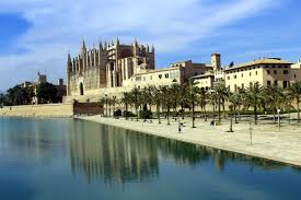 La taperia la lonja tapas alanı, palma de mallorca maçına gerçekçi fiyatlar ve sevimli bir bölümü en güzel tapas boyutu. Fruhling Auf Mallorca Tipps Fur Ein Wochenende In Palma