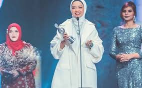 Senarai Pemenang Anugerah Bintang Popular Berita Harian 32 Abpbh32 Iluminasi