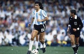 Artículos, fotos, videos, análisis y opinión sobre mario alberto kempes. Mario Kempes Wikiwand