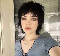 Epingle Par Miranda Fox Sur Next Haircut Idees Cheveux Courts Coupe De Cheveux Courte Coupe De Cheveux
