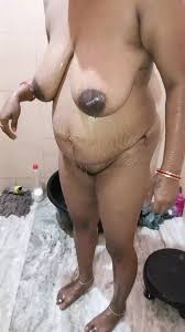Indian Desi kolkata mom sexy bath and ass hole rubbing 
