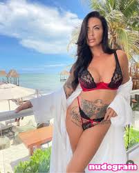 Chloe Lopez - Free pics, galleries \u0026 more at Babepedia