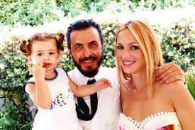 «βλέπω ότι το επάγγελμα αρχίζει και μπουκώνει και πως πολλοί γίνονται μάγειρες. Masterchef Tziobani Skaratzi H Koykla Ellhnida Syzygos Toy Kai H Panemorfh Korh Toys