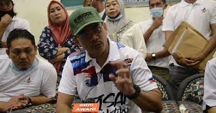 Beliau adalah bekas penyandang jawatan sebagai timbalan menteri dalam negeri. Why The Flip Flops In Sop For Mps Azis Asks Health Dg Nsttv