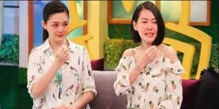 大s離婚汪小菲爆另有原因 蔡康永一句話小s秒變臉 自由電子報 更新於 2小時前 • 發布於 3小時前 〔記者曾德蓉／台北報導〕大s當年閃嫁汪小菲，婚姻被唱衰10年，她今(5)親口坦承正在辦理離婚手續，而離婚導火線被指與汪小菲時不時在微博大罵台灣有關，但. å¤§så¦æ‰¿ å¯èƒ½è¦é›¢å©š é‚„çˆ†æ–™å¦¹å¦¹å°s å®¶æš´ çš„çœŸç›¸