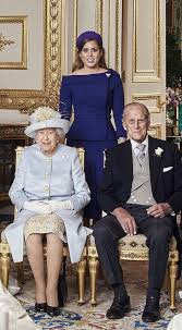 El duque de edimburgo salió ileso del mismo, según informó el palacio de buckingham. La Reina Isabel Ii Con Su Esposo El Principe Felipe Duque De Edimburgo Sentado Con Su Nieta La Princesa Beat En 2020 Reina Isabel Princesa Margaret Familias Reales