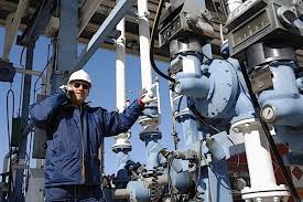 Technicians in oil and gas engineering operate in a wide range of professions connected with the exploration, the extraction or the distribution of both the control of wells forms a major part of the oil and gas engineering job. Major Job Losses Predicted On Oil Spending Slump Edi Weekly Engineered Design Insider