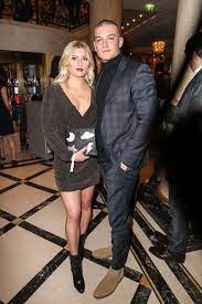 She is best known for her role in the 2007 film keinohrhasen and its 2009 sequel zweiohrküken, directed by her father til schweiger. Luna Schweiger Marvin Ist Ihr Neuer Freund Gala De