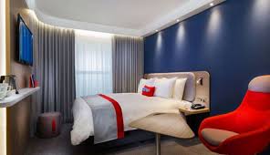 This modern airport hotel is located within a short drive or bus ride from heathrow's terminals. Arora Group Opens New Heathrow Terminal 4 Holiday Inn Express Hospitality Net
