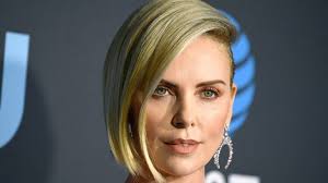 Charlize theron ретвитнул(а) winnie byanyima. Charlize Theron Korpermasse Grosse Gewicht Augenfarbe