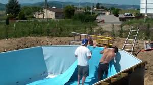 Montage Piscine Bois Maldives Pose Du Liner Et Decoupe 2eme Etape Youtube