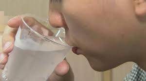 Uống nước thấy 4 dấu hiệu này, coi chừng s:u:y th:ậ:n sắp ập đến