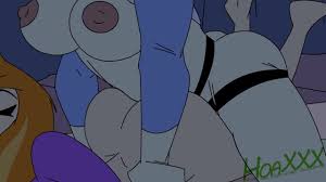 Batgirl enjoys lesbian fun with Wonder Woman