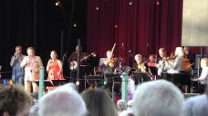 Jag var själv i samma ålder och kunde inte hjälpa honom. Soundhound Nu Mar Jag Mycket Battre By Benny Andersson Benny Anderssons Orkester Helen Sjoholm Benny Andersson Orkester Tommy Korberg