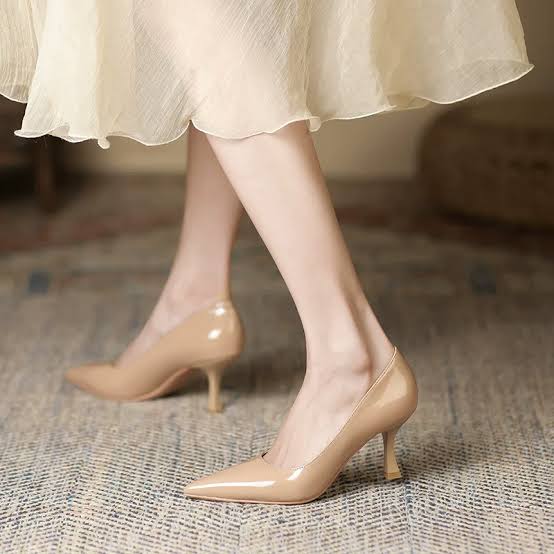 Giày Cao Gót Nữ Mũi Nhọn Da Bóng Chiều Cao Đế Khoảng 5cm Màu Đen, Trắng, Nude