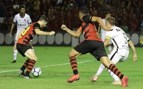 One player, the proposer, is endowed with a sum of money. Em Jogo De Muita Tensao Sport E Vitoria Ficam No Empate Lance