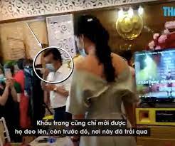 Các nghệ sĩ quang tèo, thanh bi cùng nhiều người khác xuất hiện tại buổi lễ khai trương tmv minh châu asian. Diá»…n Vien Quang Teo Thanh Bi Bá»‹ Cho La Tá»¥ Táº­p Khai TrÆ°Æ¡ng á»Ÿ Báº£o Lá»™c Khong Ä'eo Kháº©u Trang Va Hat Karaoke Moli Star