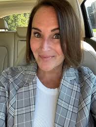 I am beginning for someone to fix my chin area. Please please and Thank you 