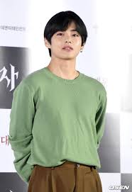 In the episode aired on july 24th kst, actor park seo joon was invited to goseong. Bts V Stuns The Crowd At Park Seo Joon S Movie Showcase With His Stunning Visuals Kpopkart