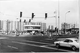 Az efféle közterületen előfordul, hogy körözött személyeket fogunk el, engedély nélküli árusokat. Ors Vezer Ter 1970 Es Evek Tortenelmi Fotok
