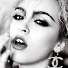 Marilyn Hickson's Instagram, Twitter & Facebook