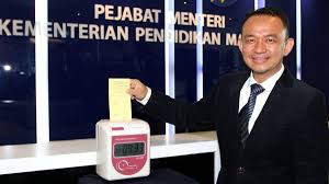 Laman facebook rasmi kementerian pendidikan malaysia (kpm). Dr Maszlee Malik Menteri Pendidikan Malaysia Yang Menyokong Manchester City