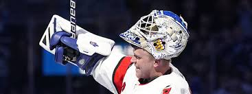 Topfit wollen beide im märz. Torwart David Ayres Erlebt Eishockey Debut In Nhl Bei Gegner