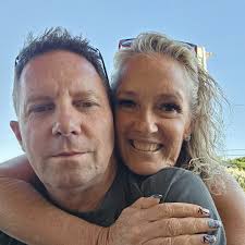 Who recommends eyebrow microblading services?