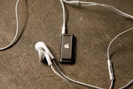 Swim ipod shuffle mp3 player & earphones & buds 100% waterproof, basic bundle. Review Apple Ipod Shuffle 3rd Gen Wired