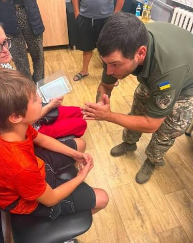 📸 Представник ТЦК начебто вибачився перед 13-річним хлопцем, якого побив в  Одесі, — місцеві ЗМІ