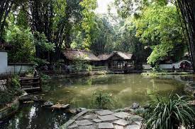 chinese ancient architecture garden 成都杜甫草堂这一次后人是为了纪念一个人专门修建的祠堂 杜甫生前根本住不到这么好的房子 他的诗为证 床头屋漏无干处雨脚如麻未断绝自经丧乱少睡眠长夜沾湿何由彻安得广厦千万间大庇天下寒士俱欢颜风雨不动安如山呜呼 眼前何时