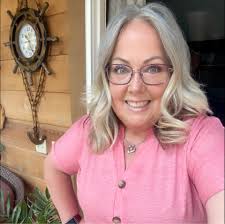 Stand out with a single swipe! Add white eyeliner to make your eyes POP and  elevate your makeup game for the weekend. Learn how to get this look