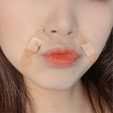 twitterで話題沸騰中 筋トレって スゴイ 美脚になれるワイドスクワット とがわ愛 はじめてのやせ筋トレ 1 3ページ目 レタスクラブ フェイスマッサージ バストアップ エクササイズ 老け顔