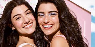 Sisters charli and dixie d'amelio are two of tiktok's biggest stars. Tiktok Stars Charli And Dixie D Amelio Share Back To School Advice