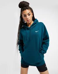 Nous sommes d'avis que le sportswear doit en même temps être utile, confortable et joli. Epingle Sur Vetement