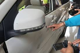 Menempelkan stiker motor sudah bukan menjadi hal yang aneh lagi untuk dilakukan, apalagi bagi para pecinta modifikasi. Jangan Tutup Baret Dengan Stiker Terlalu Lama