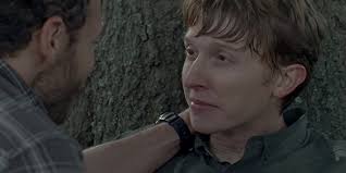 Sasha and maggie brought their new acquaintance aaron back to the rest of the group, and immediately everyone. The Walking Dead 8x03 Monstruos El Palomitron