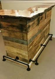 Love This Diy Bar Sealed Reclaimed Wood Bar Top Wide Planks On The Front Galvanized Pipes For Foot Rails Diy Outdoor Bar Bar Furniture Wood Pallets