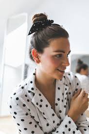 Ich hoffe sehr das video gefällt euch. 3 Einfache Tuchfrisuren Fur Mittellange Haare Kleidermadchen Fashion Beauty Interior Und Food Blog Aus Sachsen Und Thuringen