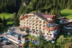 Richiedi informazioni e prenota la tua vacanza o weekend tra 95 annunci su casevacanza.it. Vacanze In Val Di Fassa Hotel Alberghi E Appartamenti